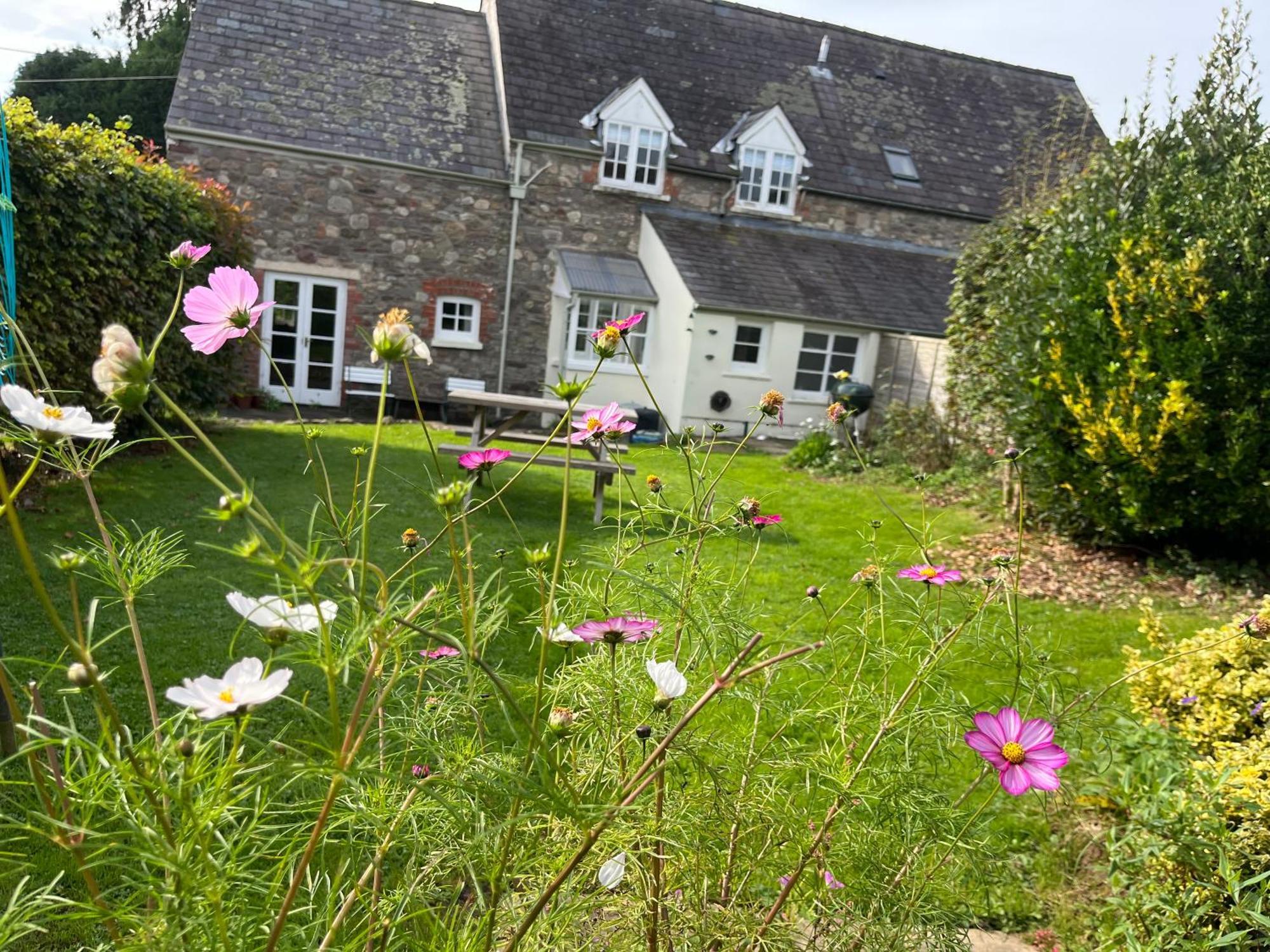 The Cottage Abergavenny ภายนอก รูปภาพ